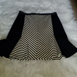 Ann Taylor size 2 navy & cream striped skirt